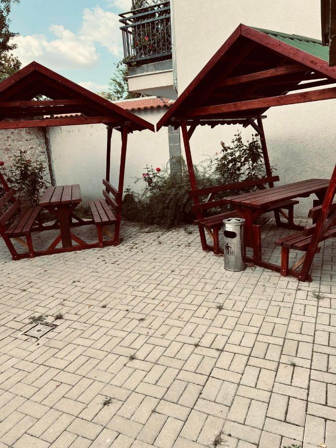 Best Price Guesthouse Szeged Buitenkant foto